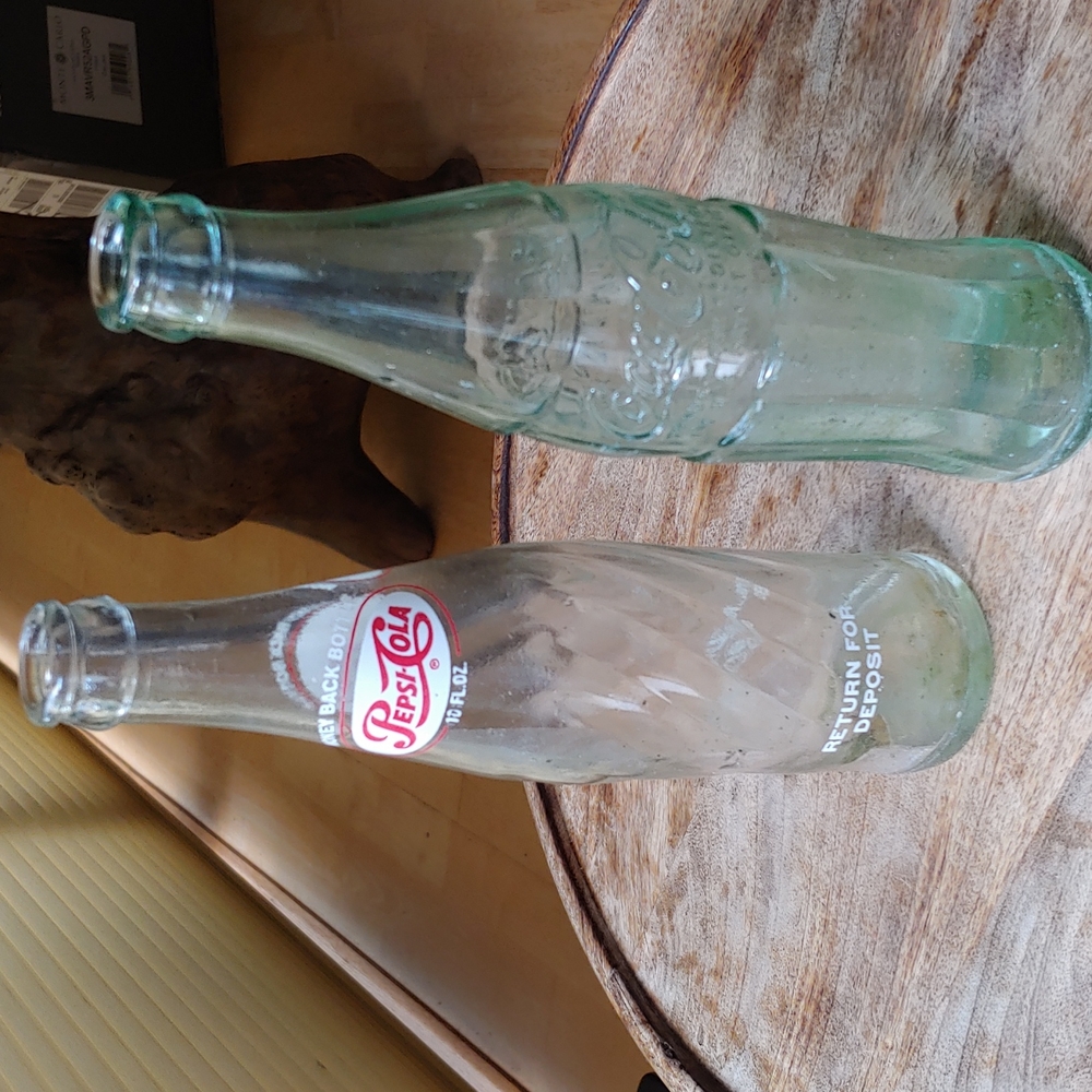 Pepsi / Coca-Cola bottles